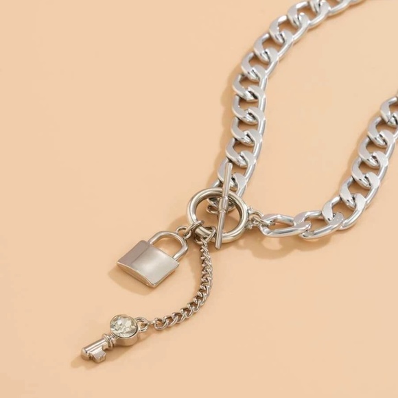 Chunky Curb Chain Lock and Key Toggle Necklace - Picture 5 of 7